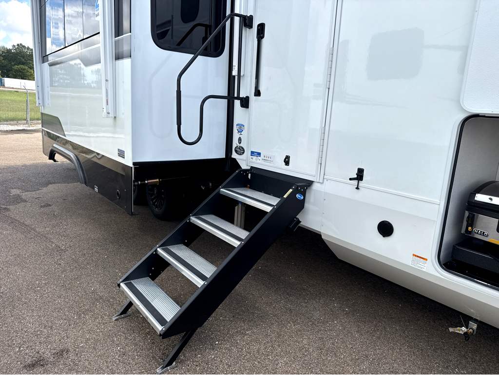 2027 JAYCO NORTH POINT 375TBDB - Image 30