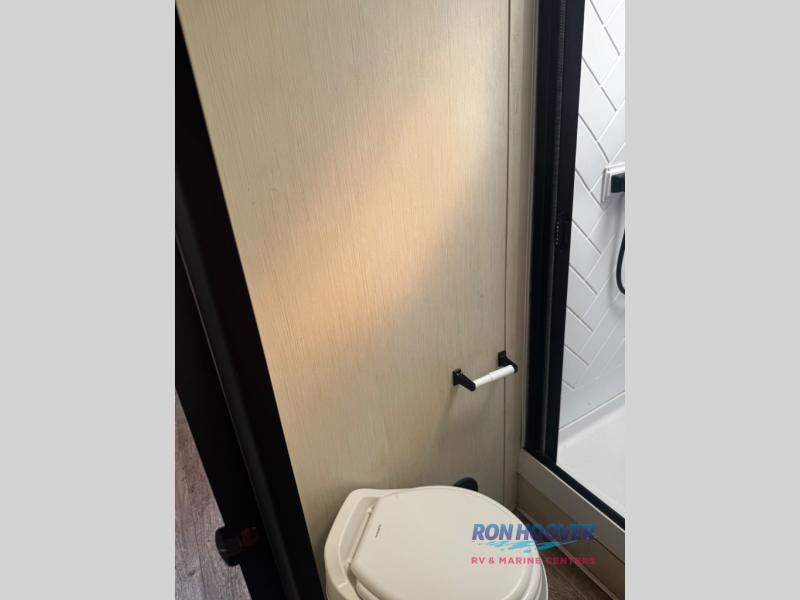 2021 FOREST RIVER VIBE 27RK - Image 15