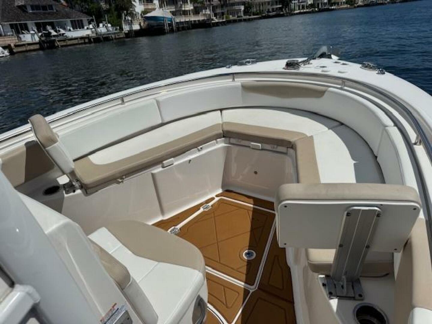 2021 Robalo R242 Center Console Base - Image 4