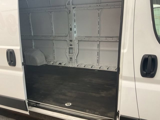2025 Ram ProMaster Cargo Van Tradesman - Image 24