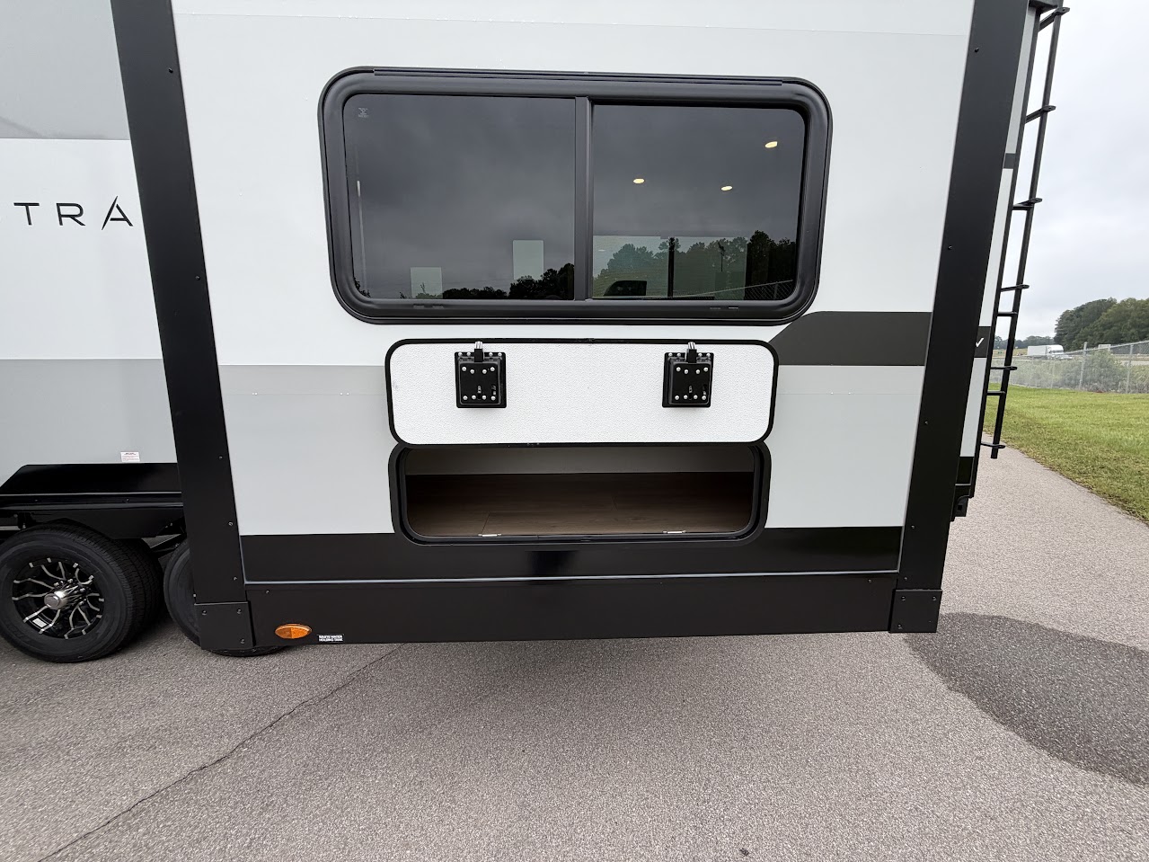 2027 VENTURE RV STRATUS 282VFD - Image 4