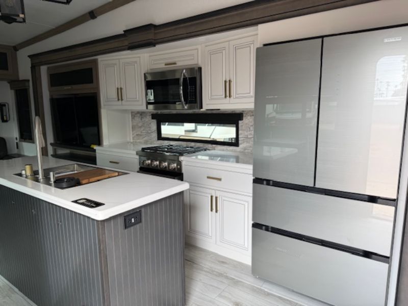 2026 Keystone Montana 3781RL - Image 3