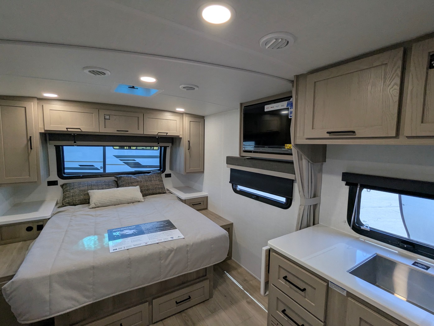 2026 Forest River Rockwood Mini Lite 2109S - Image 10