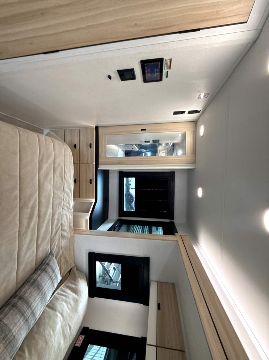 2027 JAYCO MELBOURNE PRESTIGE 25LP - Image 29