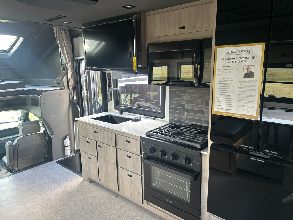 2026 GRAND DESIGN LINEAGE SERIESF 31ZW - Image 13