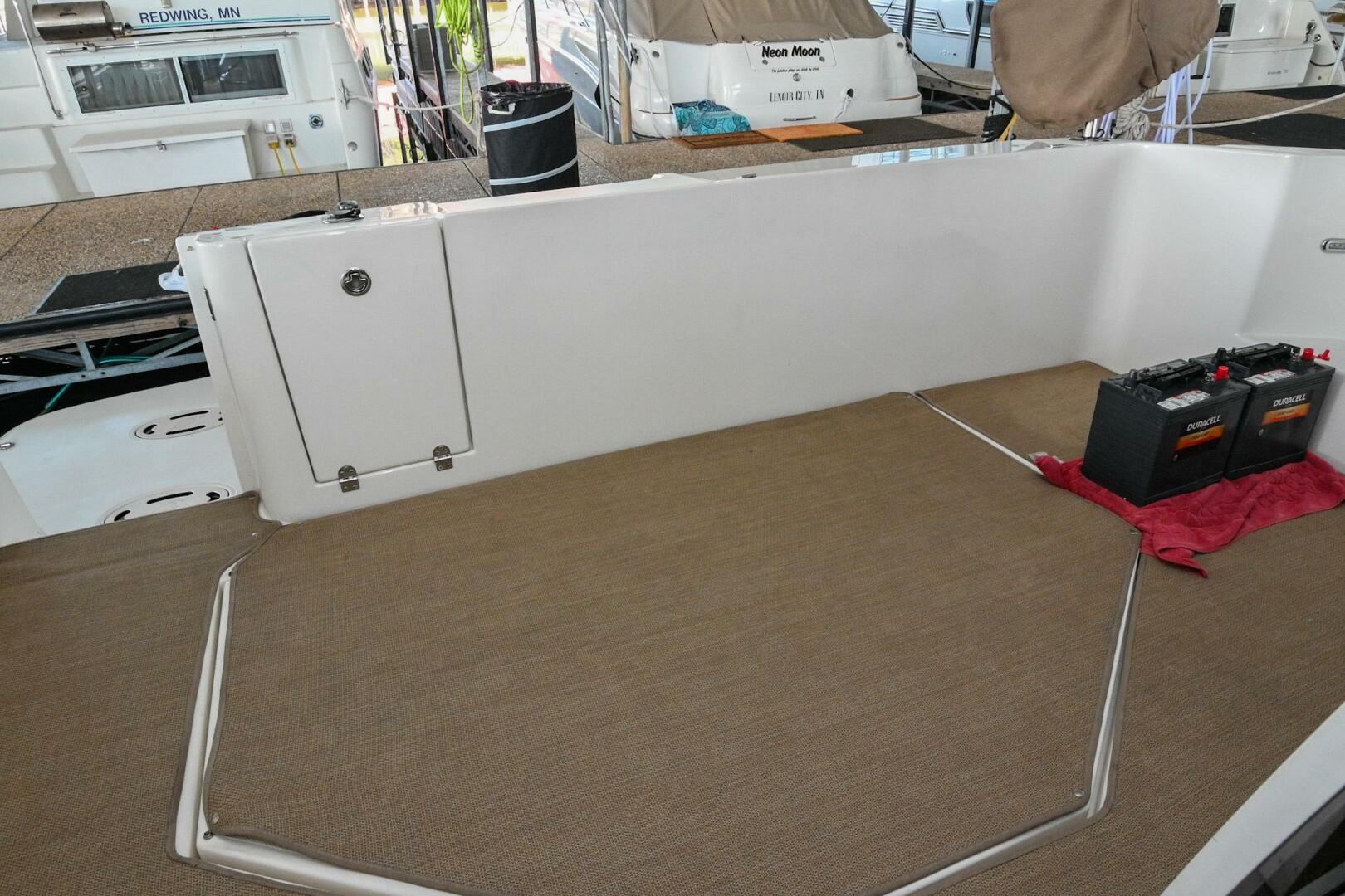 2002 Cruisers Yachts 5000 Sedan Sport - Image 19