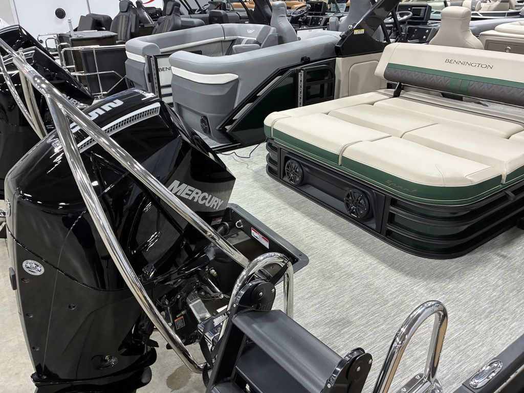 2026 Bennington 24MCSB Carbon Fiber Arch Tritoon Pontoon - Image 41