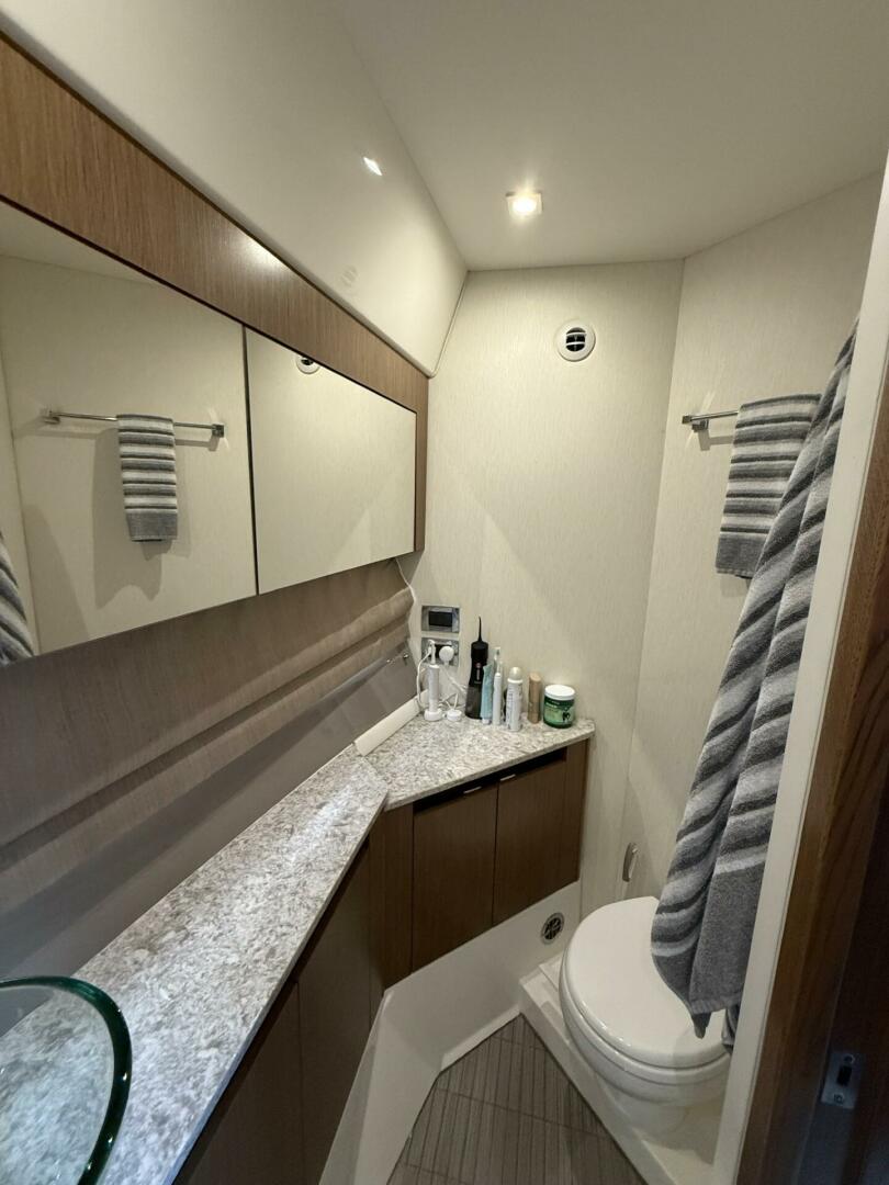 2018 Sea Ray 460 Sundancer - Image 20