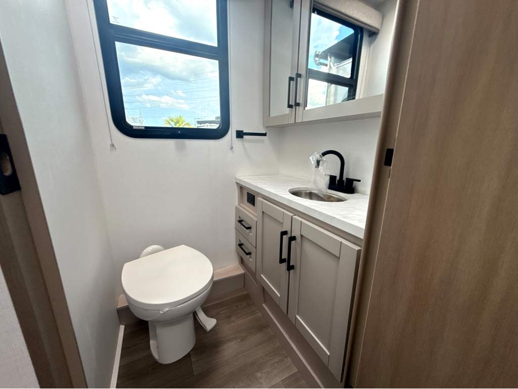2027 ENTEGRA COACH ODYSSEY 29V - Image 23