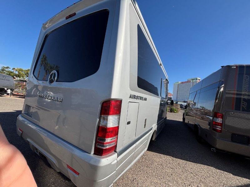 2019 Airstream Atlas Murphy Suite - Image 4
