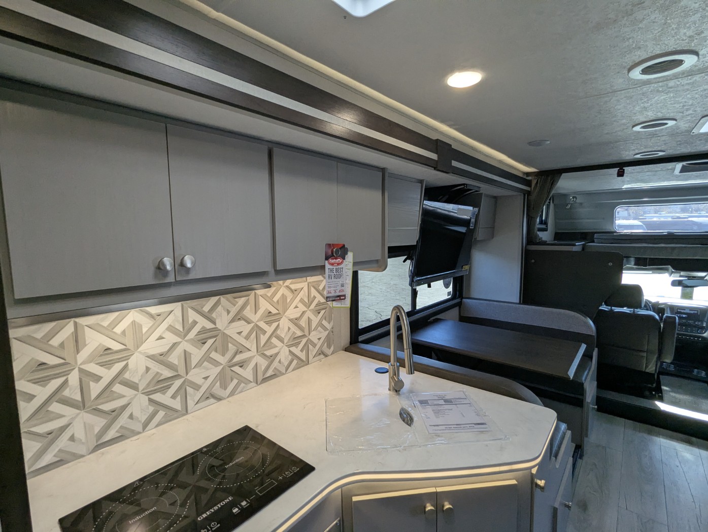 2026 Coachmen Entourage 320LV - Image 31