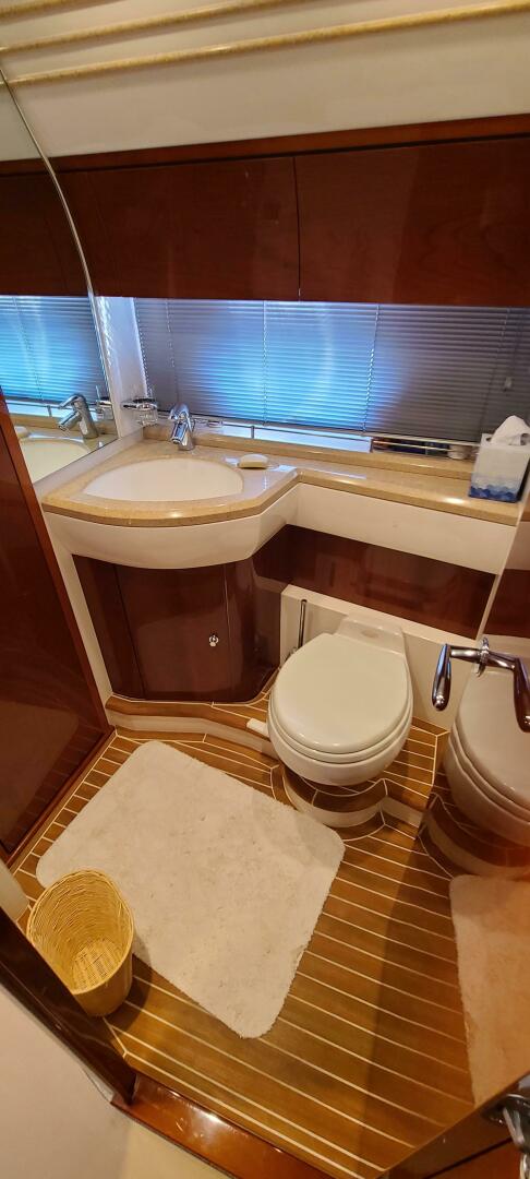 2006 Viking Sport Cruisers 61 Flybridge - Image 18