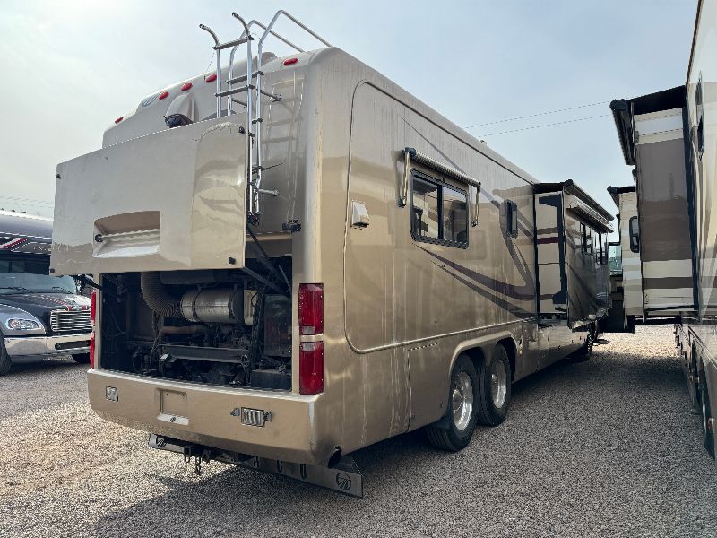 2004 Monaco Executive 40PBT - Image 3