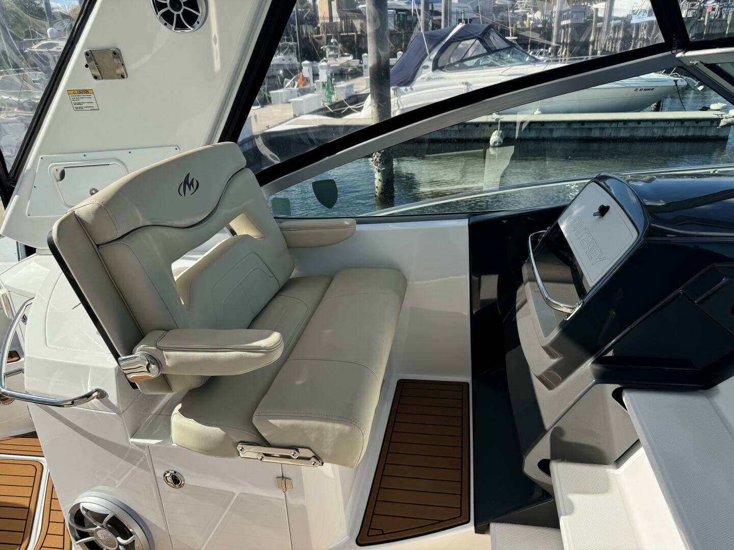2018 Monterey 335 SY - Image 12