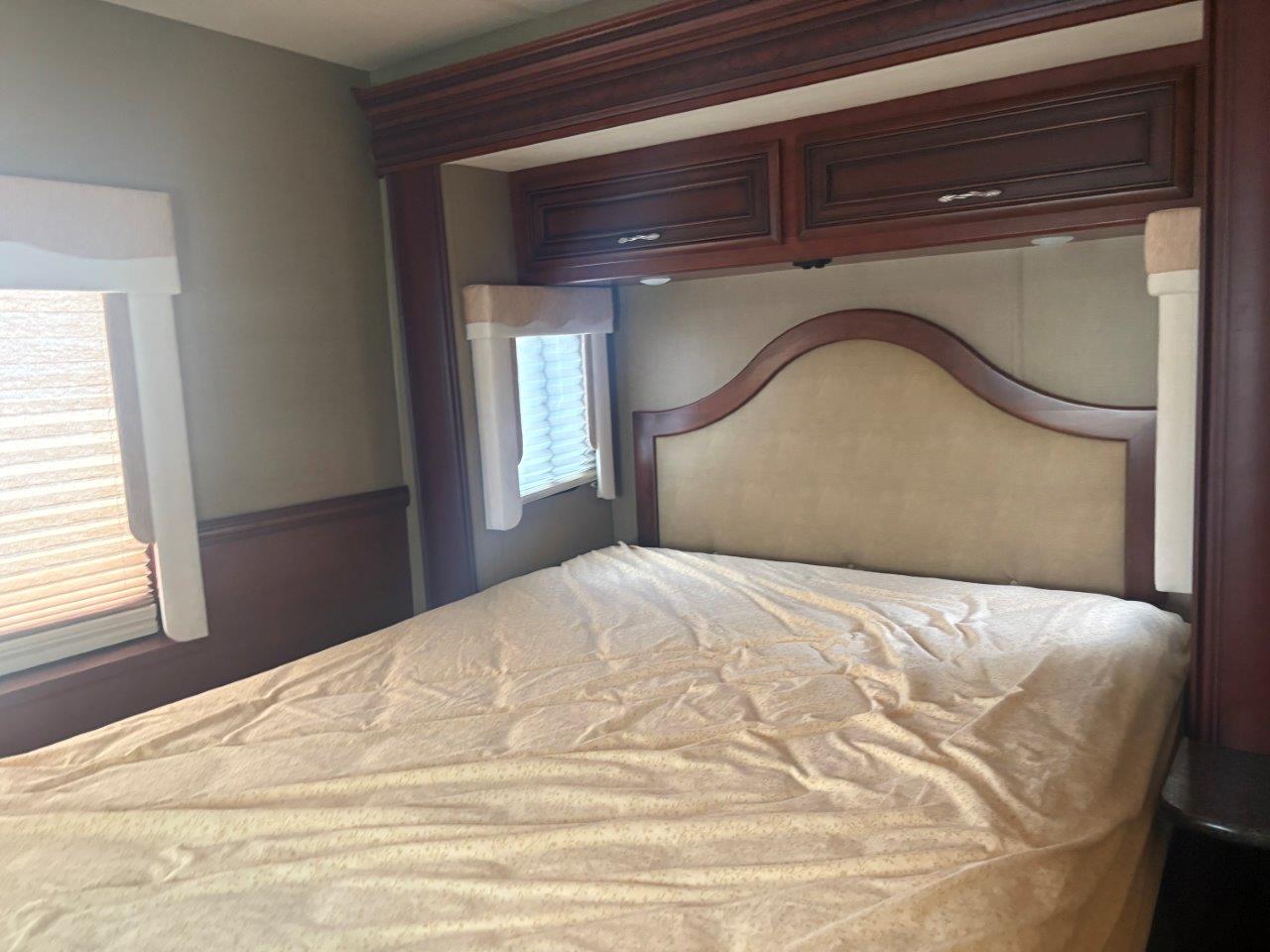 2014 Newmar Bay Star 3309 - Image 4