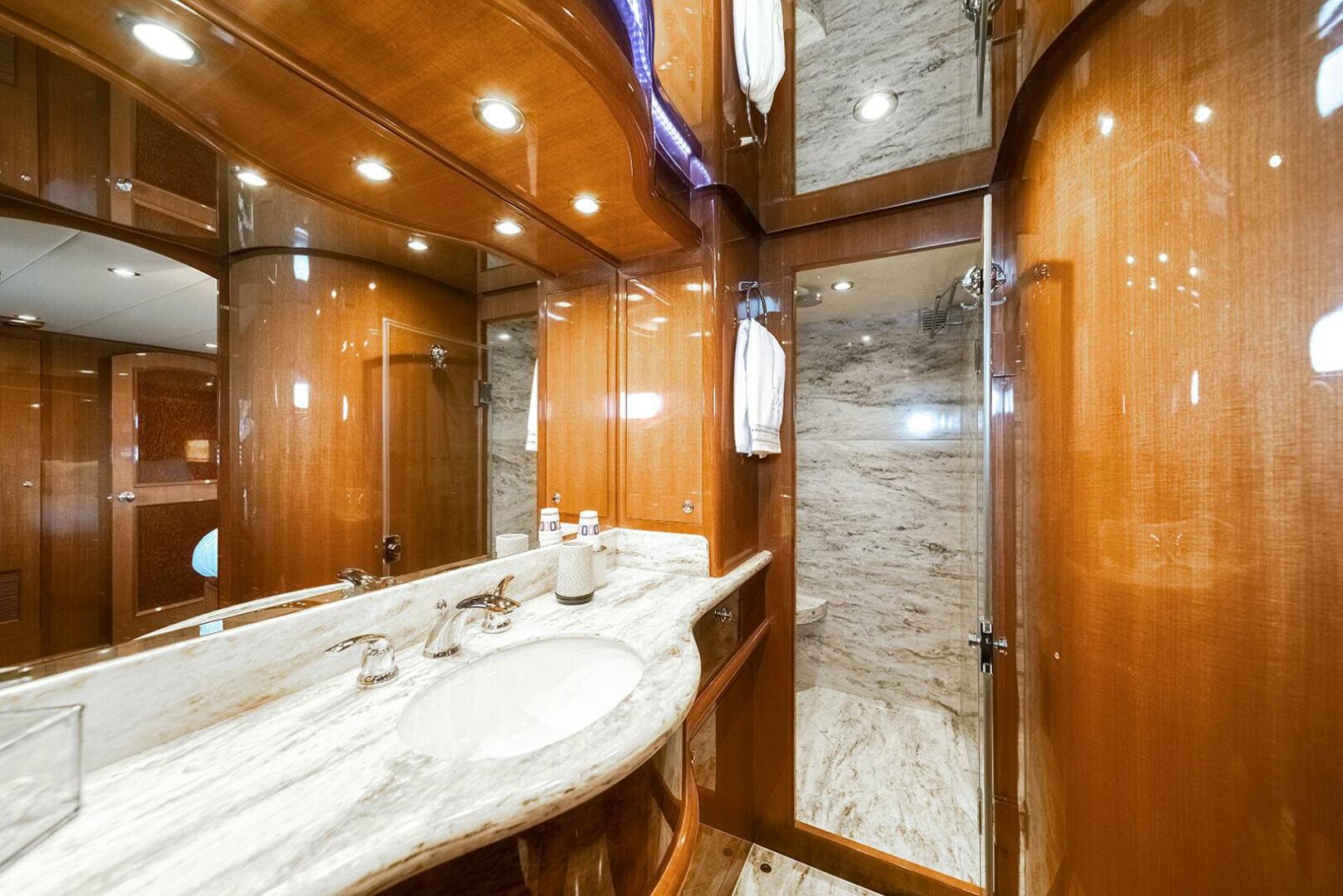 2013 Hampton 680 LRC - Image 24