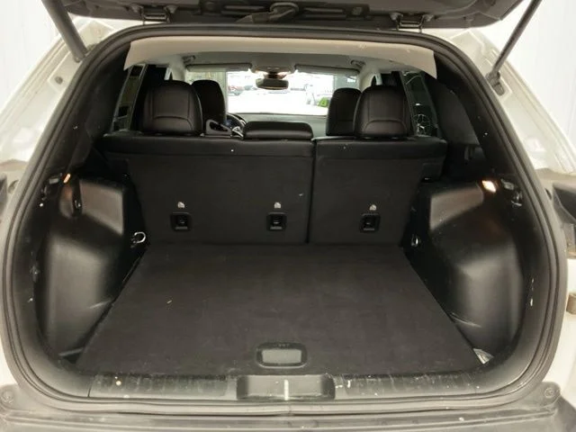 2022 Jeep Grand-Cherokee-L Laredo Altitude 4x4 - Image 9