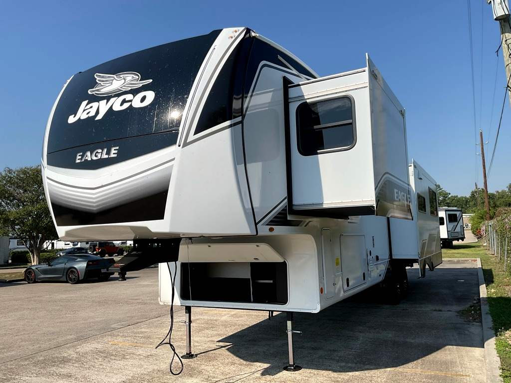 2026 JAYCO Eagle 335 LSTS - Image 5