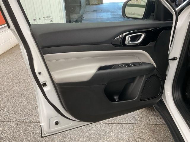 2025 Jeep Compass Limited 4x4 - Image 13