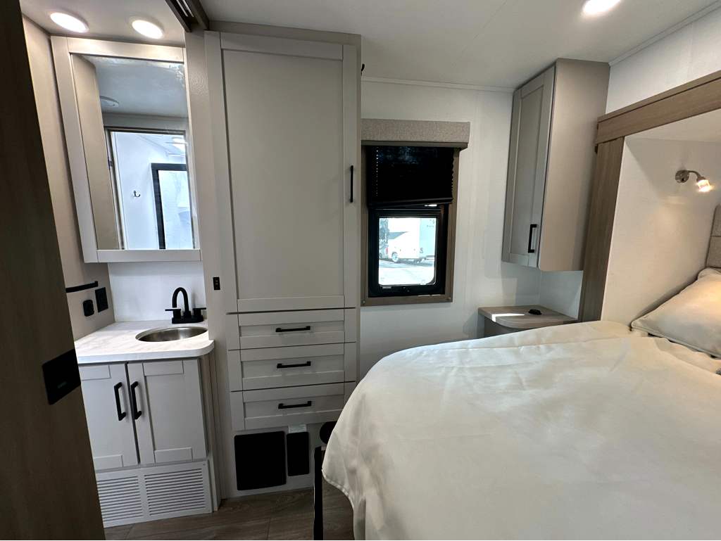 2027 ENTEGRA COACH ODYSSEY 30Z - Image 18