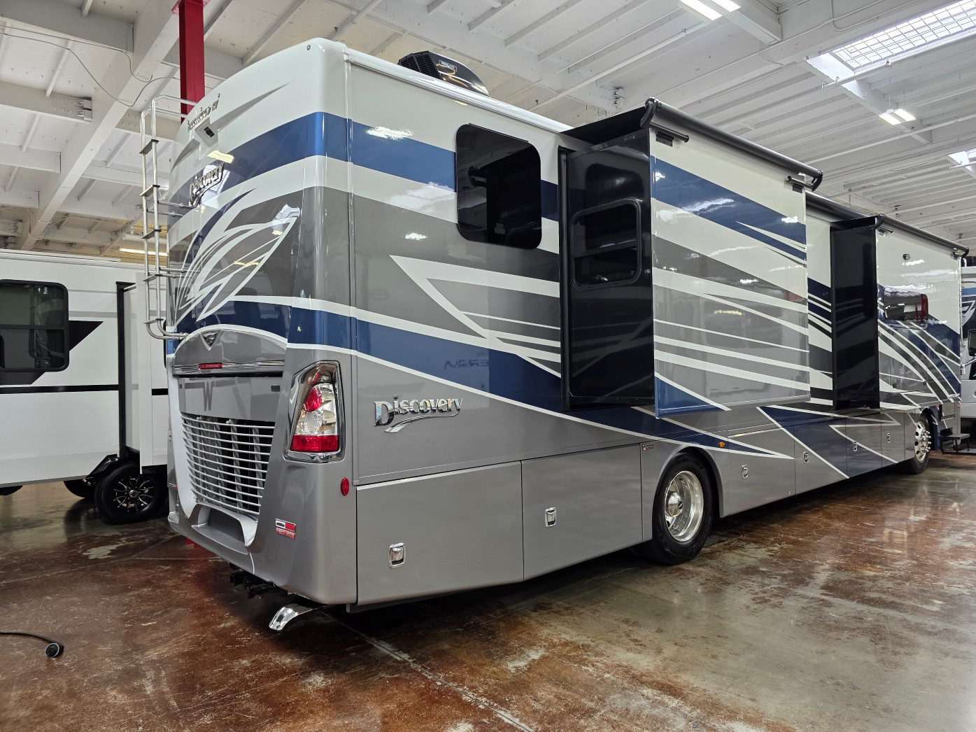 2026 Fleetwood Discovery 38N - Image 4