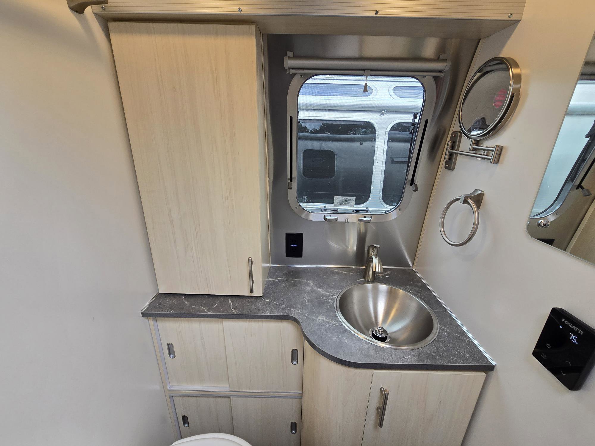 2026 AIRSTREAM FLYING CLOUD 27FBT - Image 21