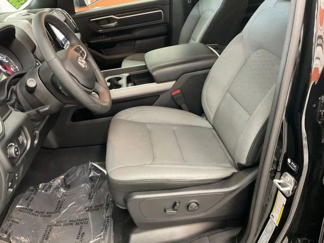 2025 Ram 1500 Big Horn 4x4 Crew Cab 5'7" Box - Image 13