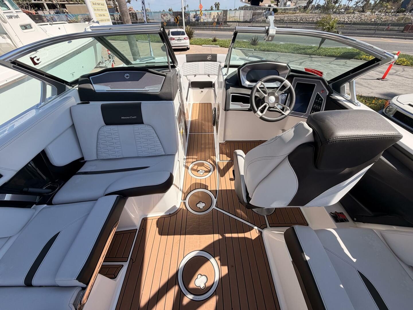 2021 Mastercraft X24 - Image 2