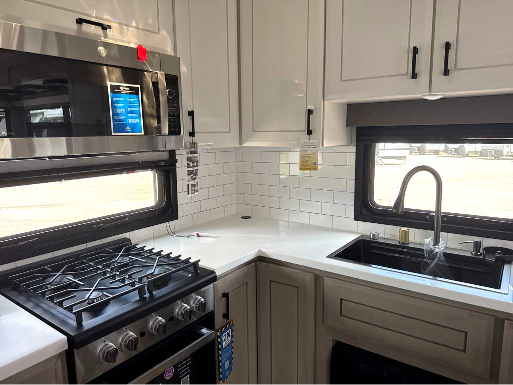 2027 JAYCO PINNACLE 38FBRK - Image 20