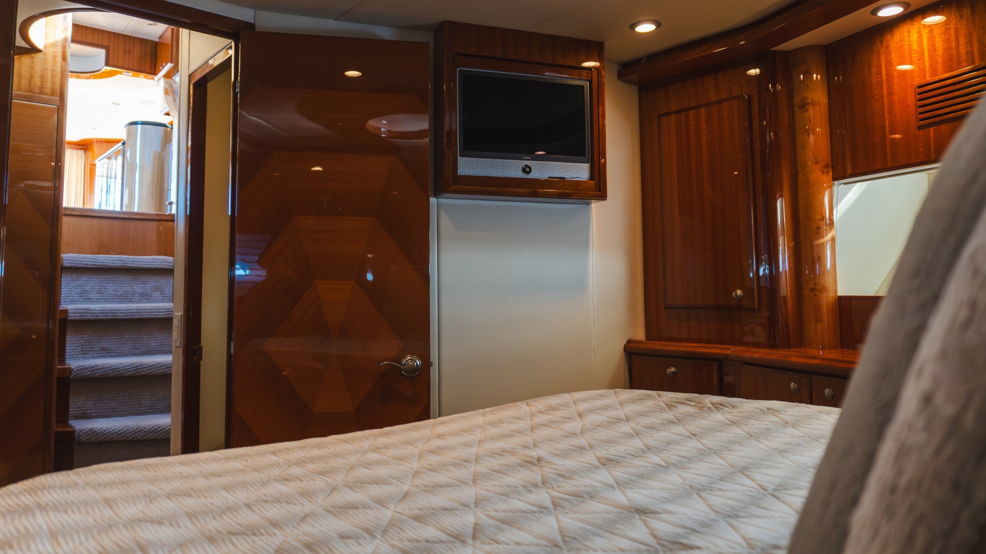 2012 McKinna 69 Skylounge - Image 18