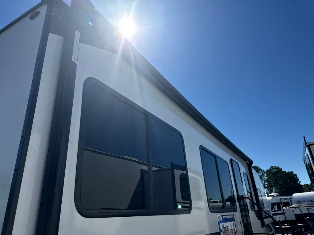 2027 VENTURE RV SPORTTREK 261VRL - Image 5