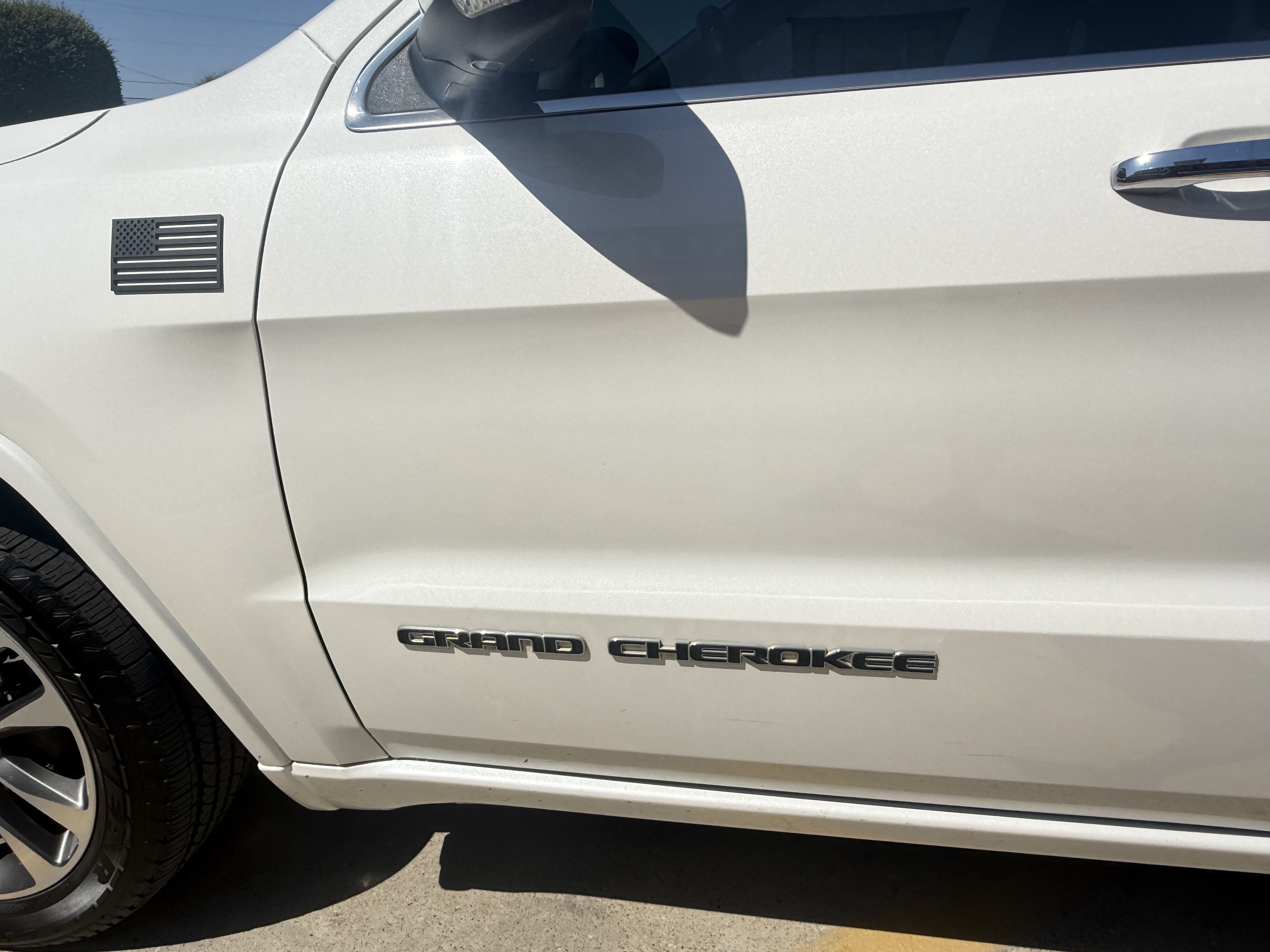 2017 Jeep Grand Cherokee-V6 Utility 4D Overland 2WD - Image 4
