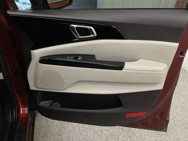 2023 Kia Carnival Wagon SX - Image 24