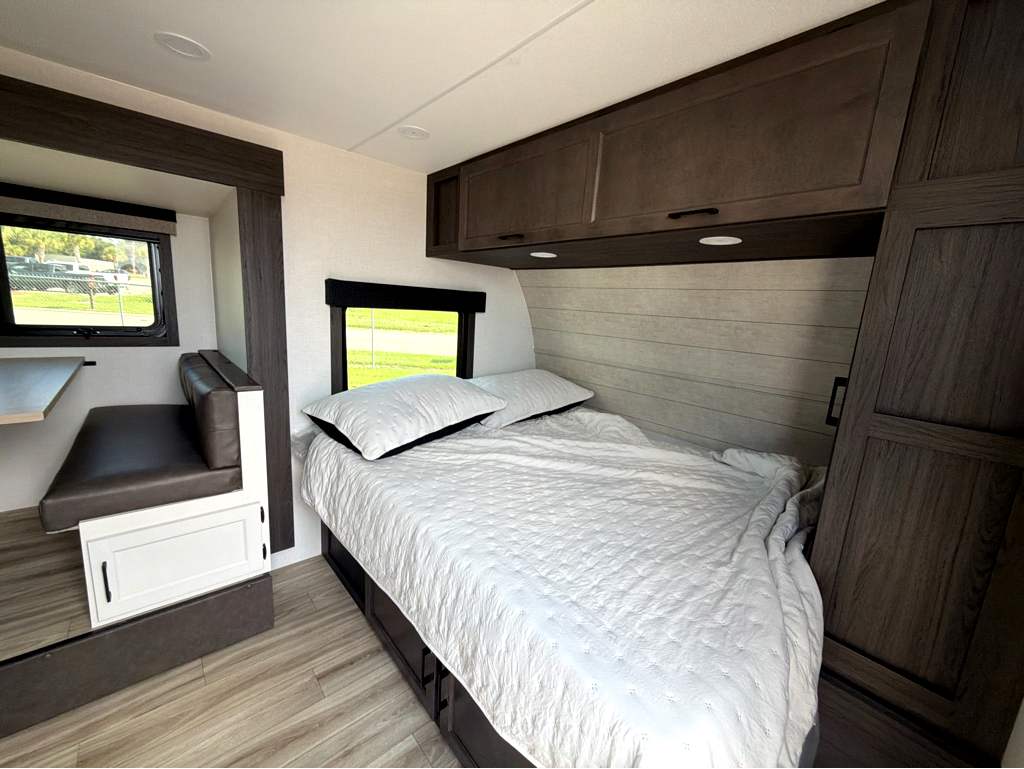 2026 VENTURE RV SPORTTREK STINGER 161VUD - Image 16