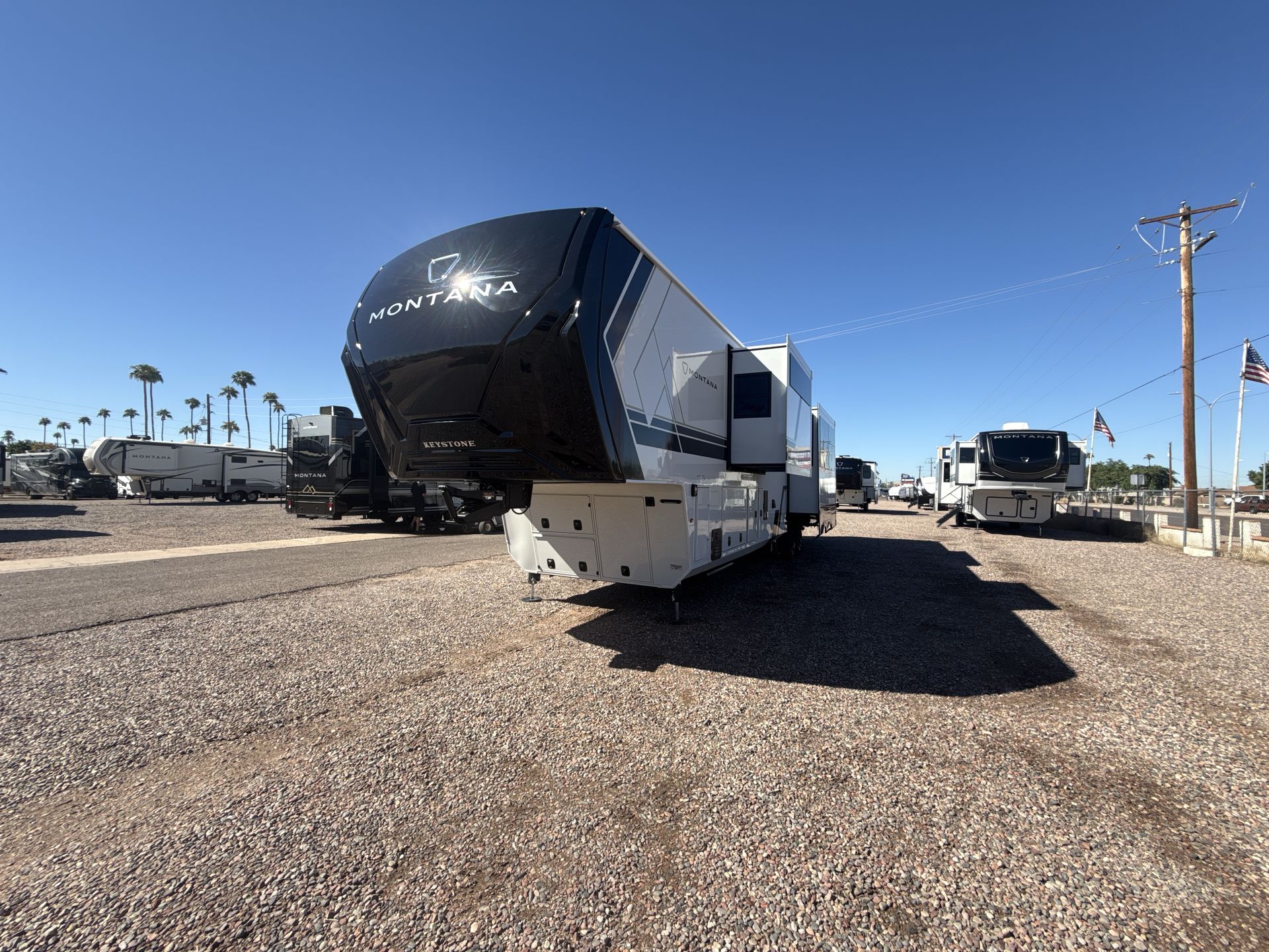 2027 Keystone Montana 3900RK - Image 4