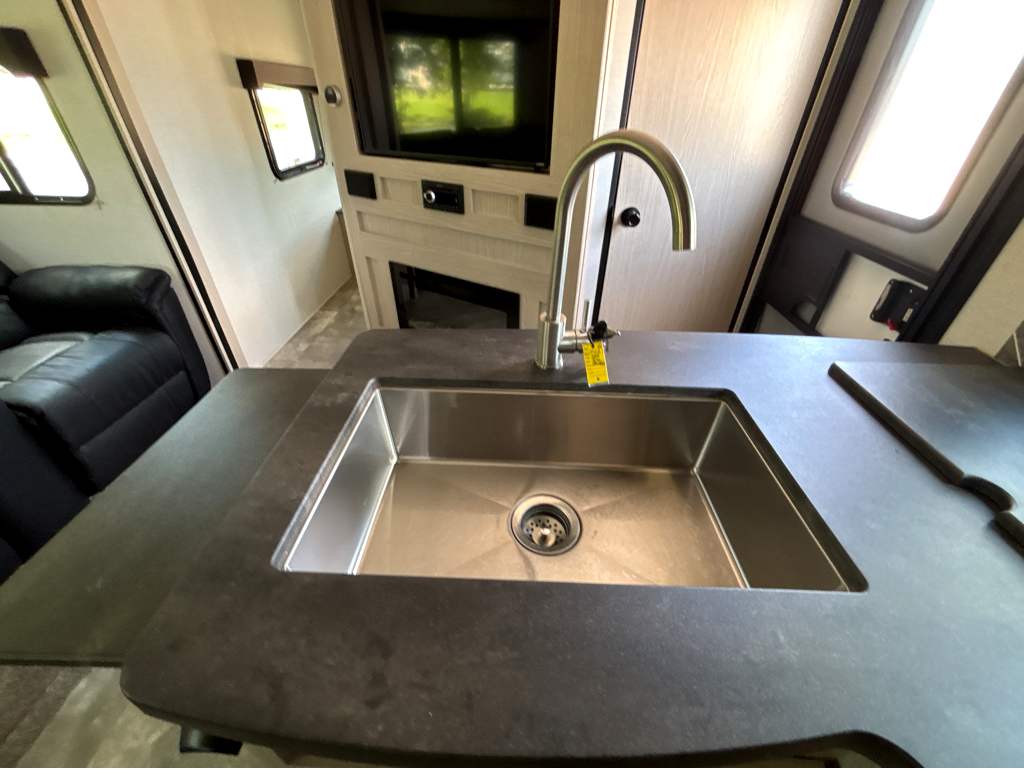2022 COACHMAN APEX 290BHS - Image 11