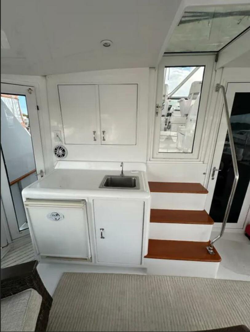 1994 Hatteras 48 Cockpit Motor Yacht - Image 10