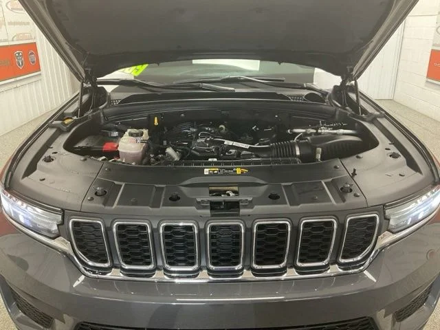 2023 Jeep Grand-Cherokee-L Laredo Altitude 4x4 - Image 10