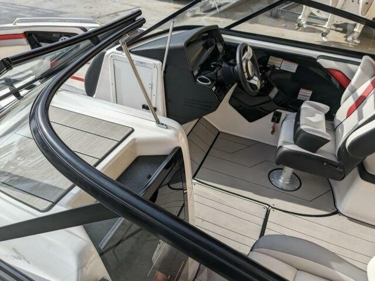 2020 Yamaha Boats 242X Base - Image 3