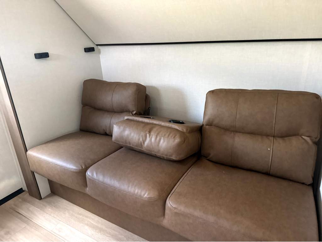 2027 VENTURE RV SPORTTREK 354VBH - Image 10