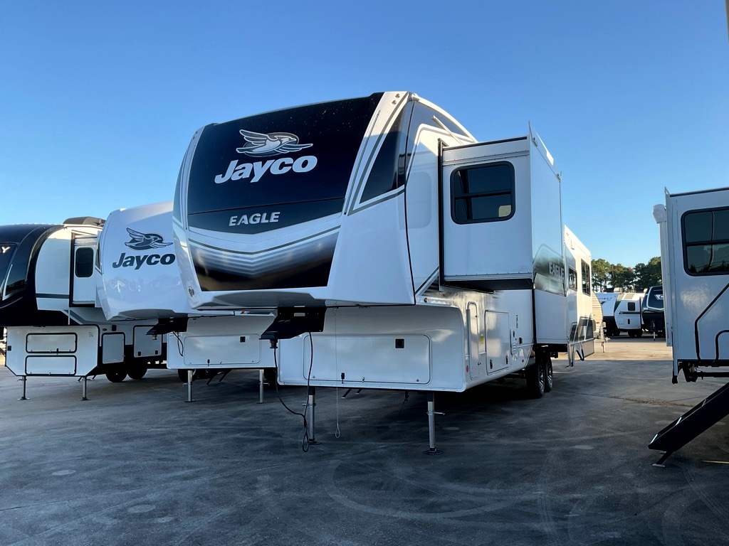 2026 JAYCO Eagle 335 LSTS - Image 3