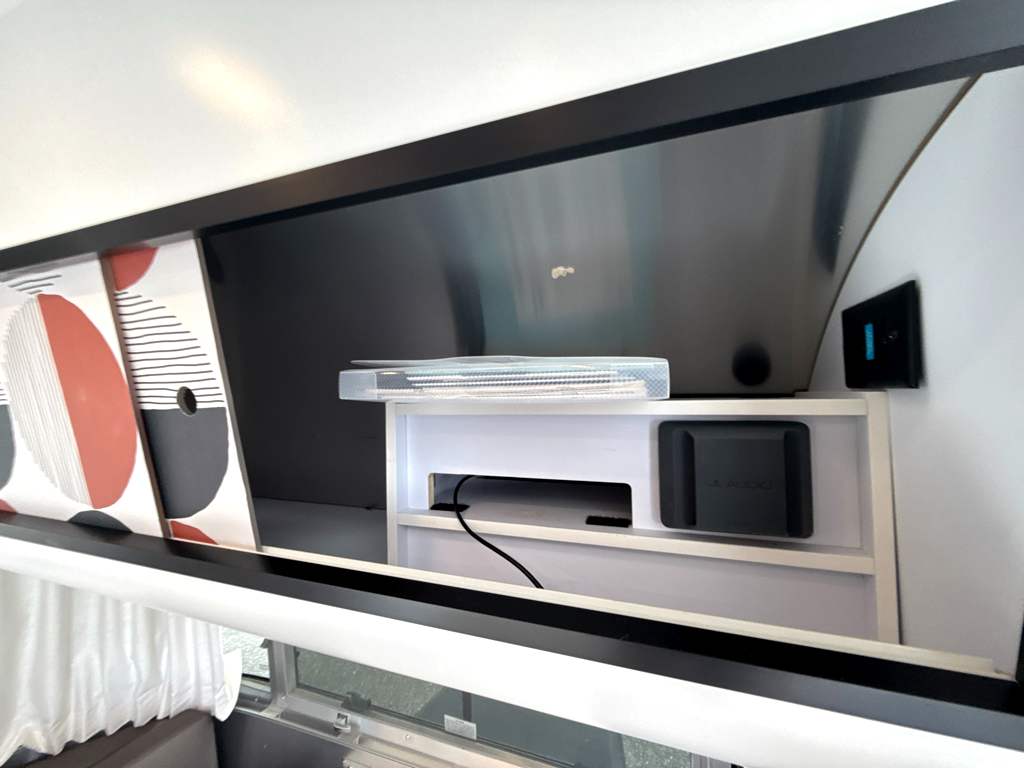2022 AIRSTREAM CARAVEL 19CB - Image 13