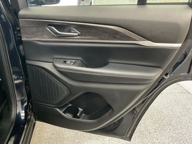 2024 Jeep Grand-Cherokee-L Laredo Altitude 4x4 - Image 23