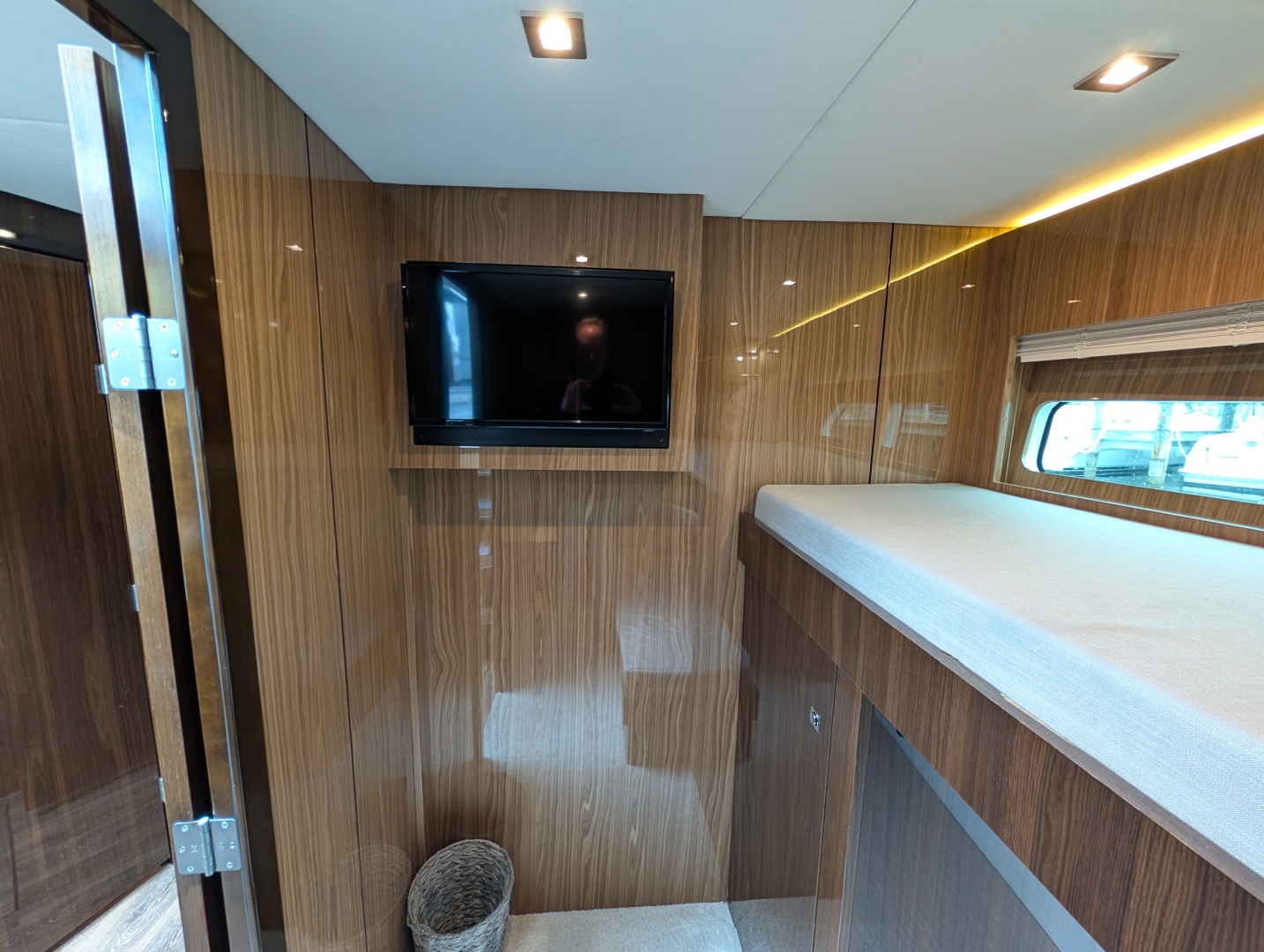 2022 Cruisers Yachts 54 Cantius - Image 42