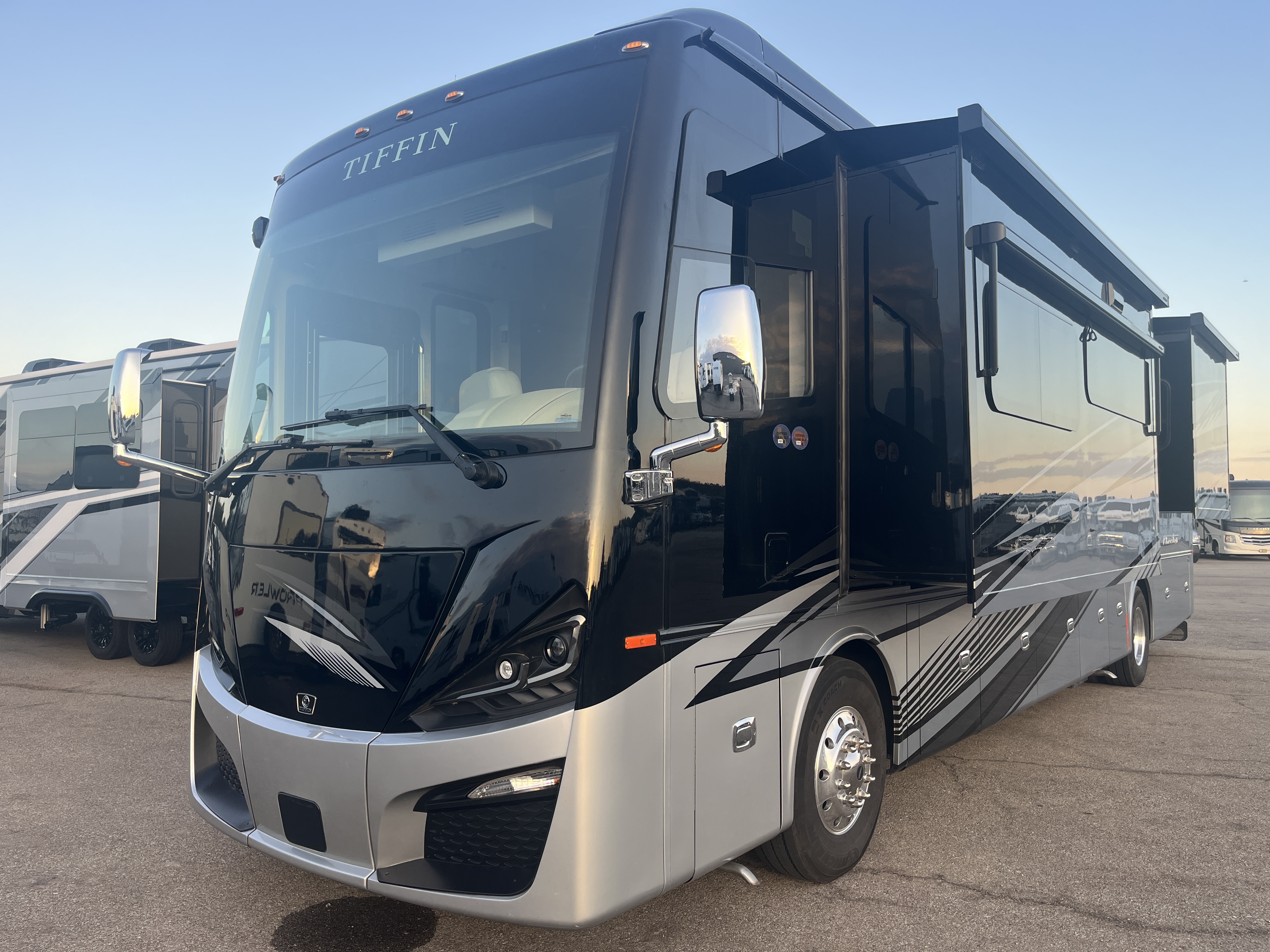 2025 TIFFIN PHAETON 40 IH - Image 6