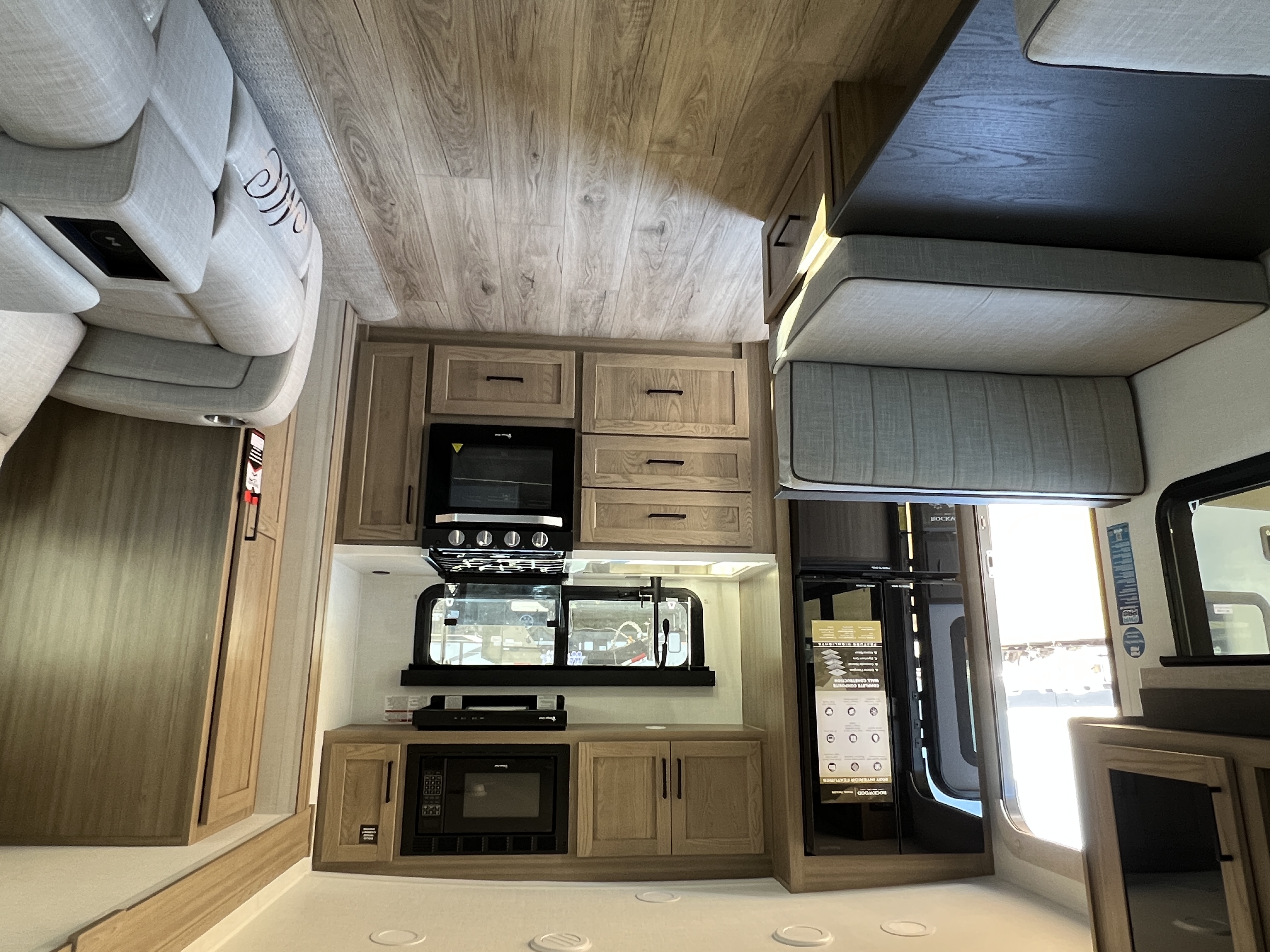 2027 Forest River Rockwood Mini Lite 2515S - Image 4
