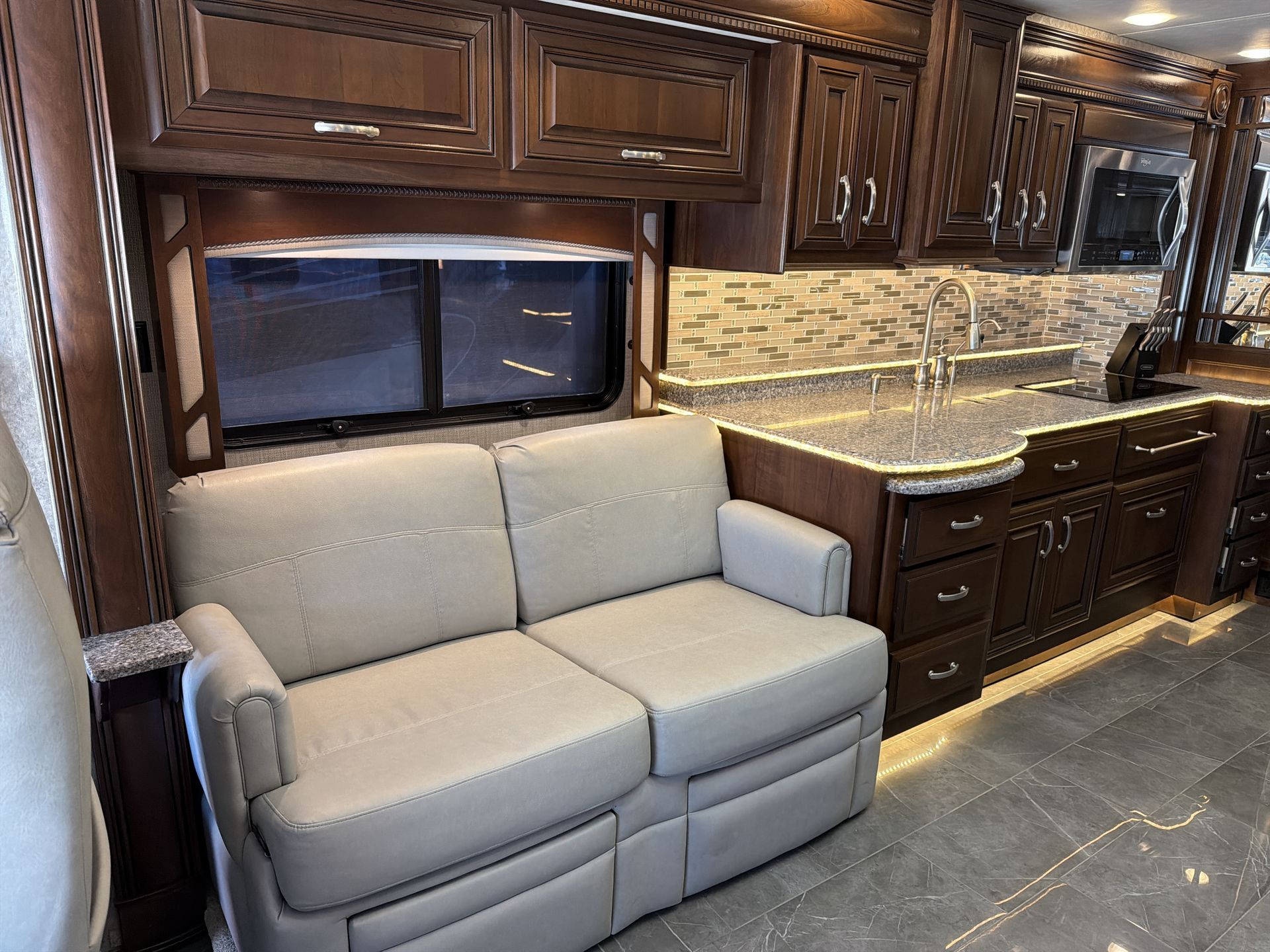 2017 Entegra Coach Anthem 44DLQ - Image 21