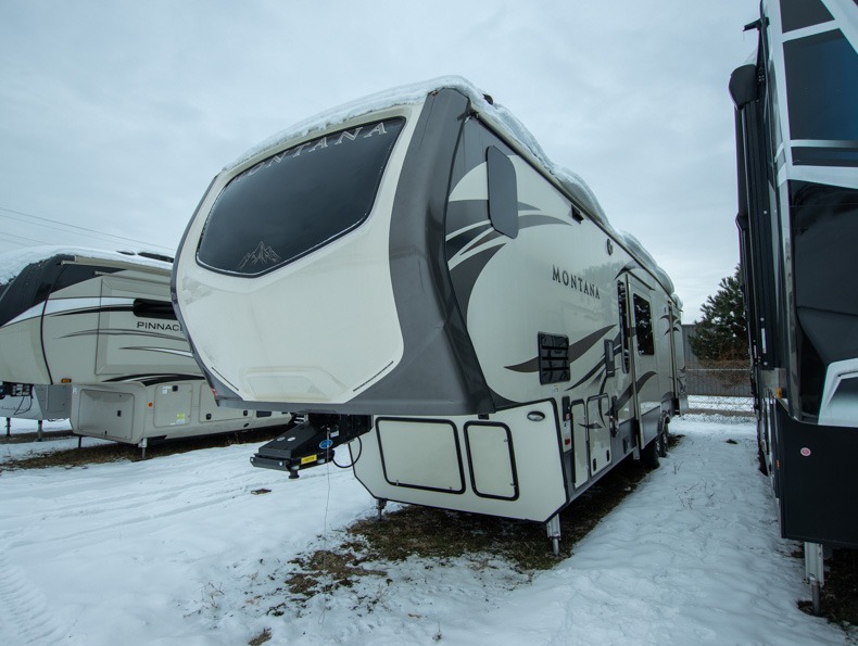 2018 Keystone Montana 3820FK - Image 4