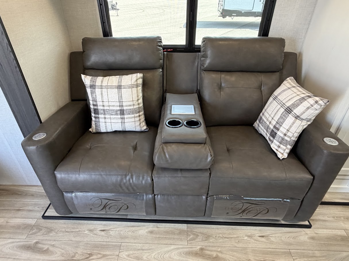 2026 VENTURE RV SPORTTREK 333VFK - Image 24