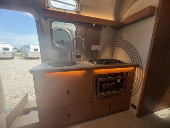 2027 AIRSTREAM FRANK LLOYD WRIGHT 28RBT - Image 25